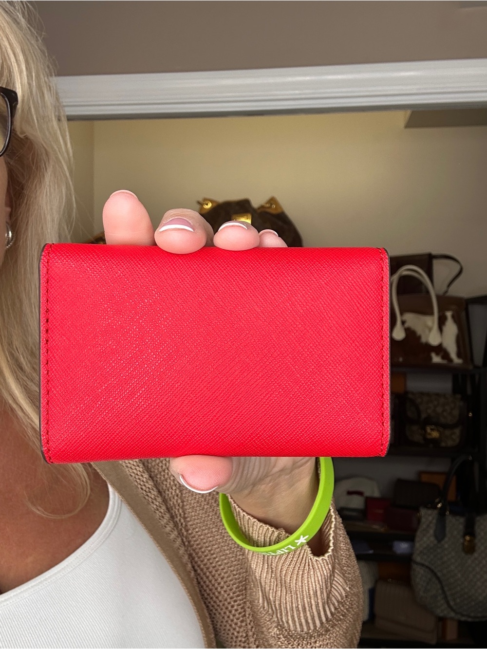 NWT Tory Burch Emerson Key Case Brilliant Red Saffiano Leather Gold Hardware - Picture 4 of 11